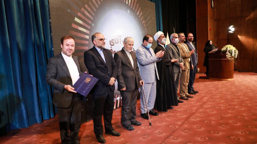 مدیرعامل فولاد هرمزگان چهره شاخص پنجمین همایش ملی ترویج اخلاق حرفه&zwnj;ای و مسوولیت&zwnj;پذیری اجتماعی دانشگاه تهران شد