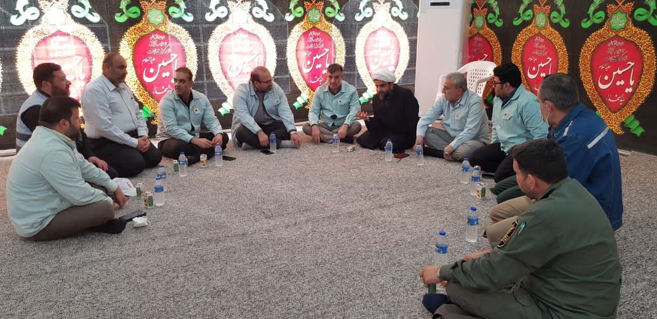 موکب فولاد خوزستان در زمینی به مساحت ۲ هزار مترمربع در قالب دو محل اسکان برای برادران و خواهران به تعداد ۵۰۰ نفر در شبانه روز و ظرفیت ۶۵ سرویس بهداشتی و حمام، فراهم شده است