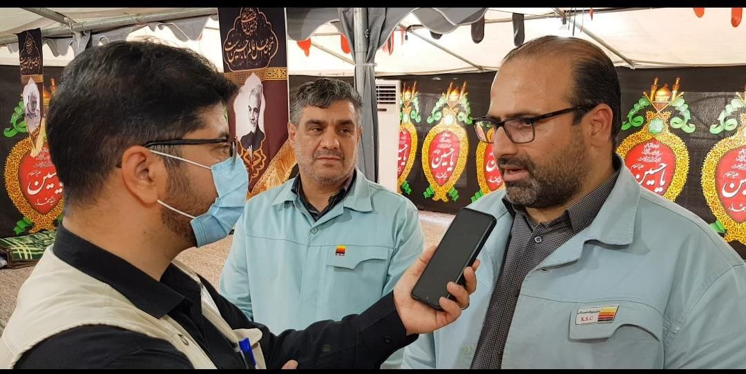 موکب فولاد خوزستان در زمینی به مساحت ۲ هزار مترمربع در قالب دو محل اسکان برای برادران و خواهران به تعداد ۵۰۰ نفر در شبانه روز و ظرفیت ۶۵ سرویس بهداشتی و حمام، فراهم شده است