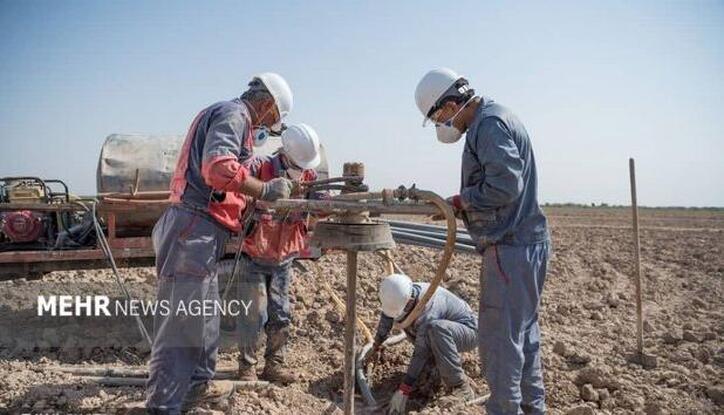 استخراج طلای سیاه در کویر/اکتشاف داخل پناهگاه حیات وحش یخاب نیست