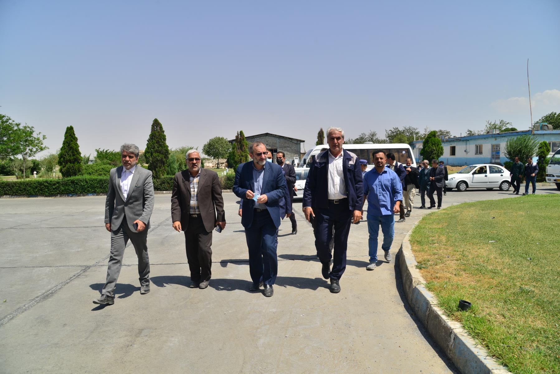 بازدید استاندار مرکزی از شرکت&zwnj;های ایرالکو و کربن صنعت امیرکبیر/ استانداری برای پیشبرد برنامه&zwnj;های شرکت آلومینیوم ایران از هیچ مساعدتی دریغ نخواهد کرد/ از تمامی مدیران ذیربط می&zwnj;خواهیم که توافقات صورت گرفته در خصوص بهره برداری از شرکت کربن صنعت امیرکبیر هر چه سریعتر عملیاتی شود + گزارش تصویری