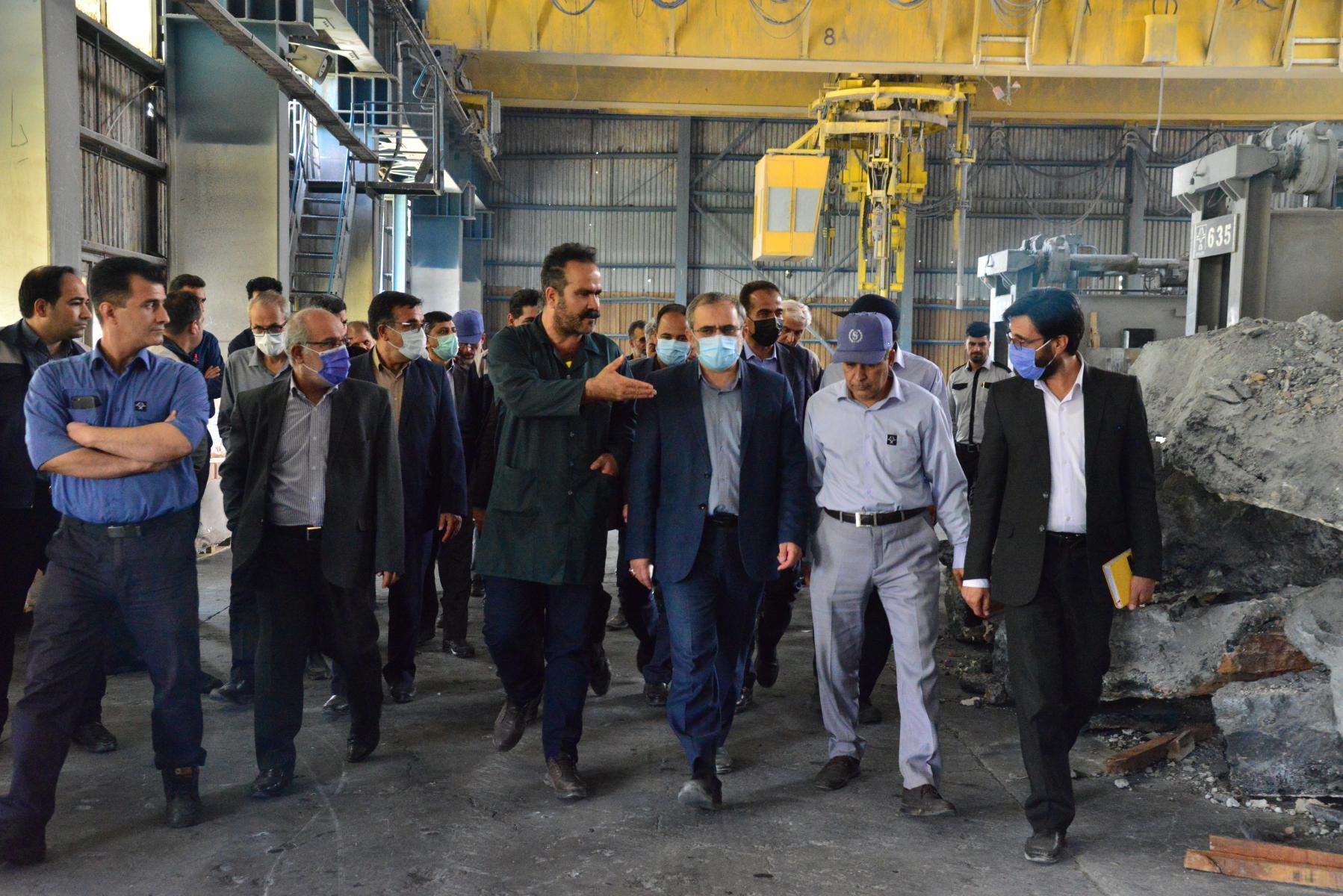 بازدید استاندار مرکزی از شرکت&zwnj;های ایرالکو و کربن صنعت امیرکبیر/ استانداری برای پیشبرد برنامه&zwnj;های شرکت آلومینیوم ایران از هیچ مساعدتی دریغ نخواهد کرد/ از تمامی مدیران ذیربط می&zwnj;خواهیم که توافقات صورت گرفته در خصوص بهره برداری از شرکت کربن صنعت امیرکبیر هر چه سریعتر عملیاتی شود + گزارش تصویری