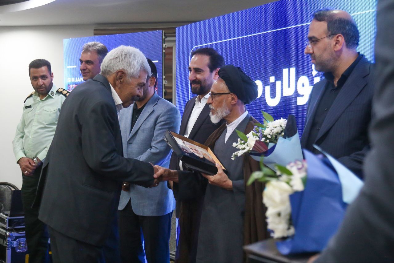 تجلیل گل گهر از قهرمانان ملیپوش کشتی آزاد و فرنگی و پیشکسوتان سیرجانی تجلیل گل گهر از قهرمانان ملیپوش کشتی آزاد و فرنگی و پیشکسوتان سیرجانی