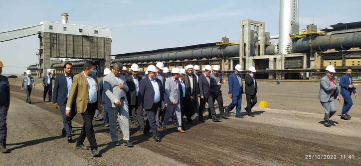 بازدید رئیس کمیسیون صنایع و معادن مجلس شورای اسلامی از کارخانه کک طبس