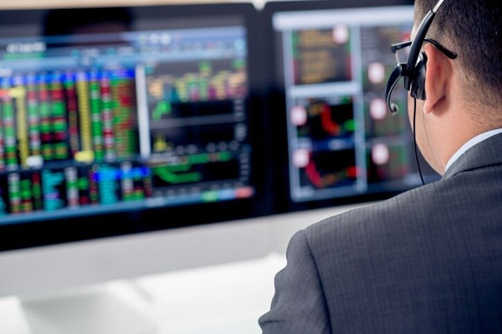 بازار سهام در کف قیمتی خود قرار دارد
