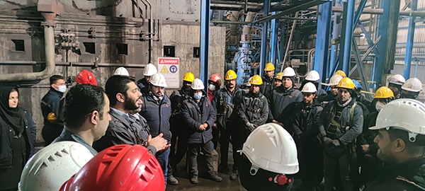 دیدار صمیمی مدیران سیمیدکو با کارکنان و کارگران کارخانه کنسانتره سازی دیدار صمیمی مدیران سیمیدکو با کارکنان و کارگران کارخانه کنسانتره سازی