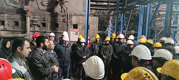 دیدار صمیمی مدیران سیمیدکو با کارکنان و کارگران کارخانه کنسانتره سازی دیدار صمیمی مدیران سیمیدکو با کارکنان و کارگران کارخانه کنسانتره سازی