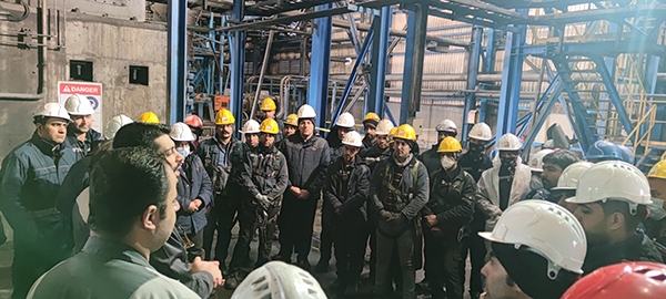 دیدار صمیمی مدیران سیمیدکو با کارکنان و کارگران کارخانه کنسانتره سازی دیدار صمیمی مدیران سیمیدکو با کارکنان و کارگران کارخانه کنسانتره سازی