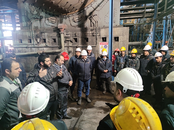 دیدار صمیمی مدیران سیمیدکو با کارکنان و کارگران کارخانه کنسانتره سازی دیدار صمیمی مدیران سیمیدکو با کارکنان و کارگران کارخانه کنسانتره سازی