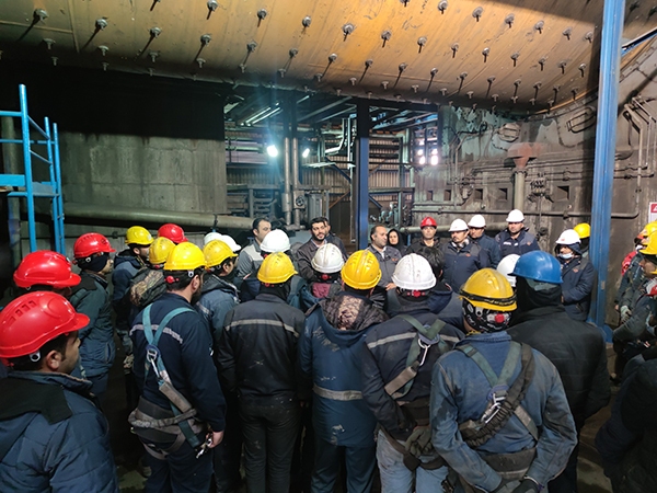 دیدار صمیمی مدیران سیمیدکو با کارکنان و کارگران کارخانه کنسانتره سازی دیدار صمیمی مدیران سیمیدکو با کارکنان و کارگران کارخانه کنسانتره سازی