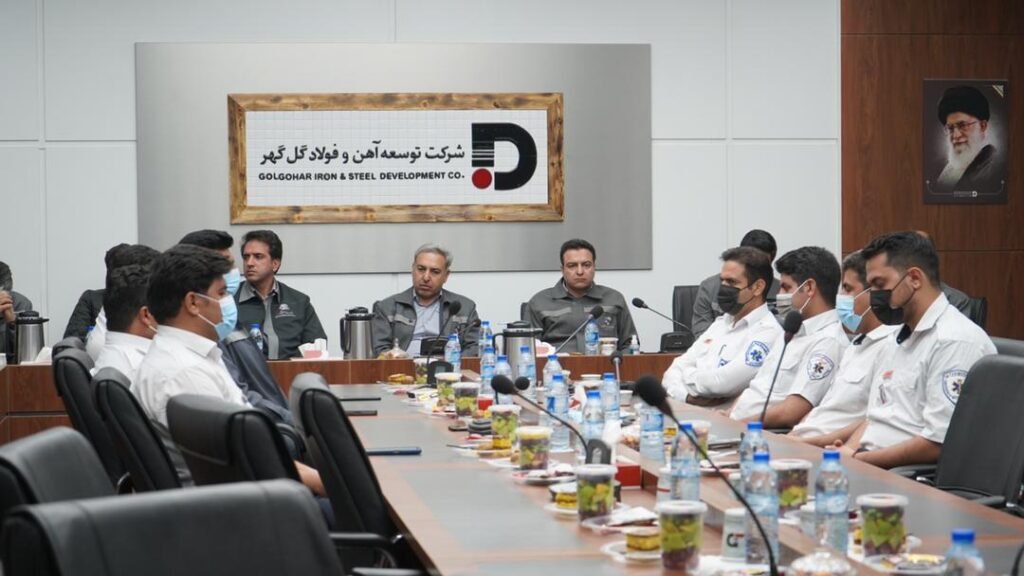 شرکت توسعه آهن و فولاد گل گهر از تلاش دلسوزانه پرستاران خود تجلیل کرد شرکت توسعه آهن و فولاد گل گهر از تلاش دلسوزانه پرستاران خود تجلیل کرد