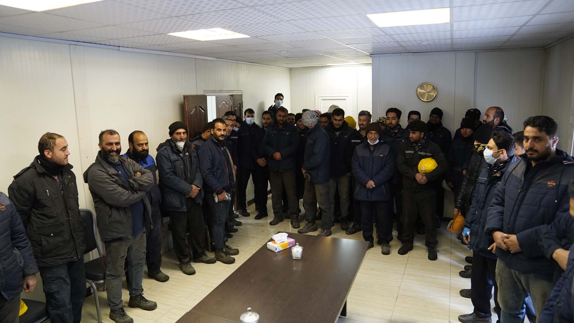 دیدار صمیمی مدیران سیمیدکو با کارگران و کارکنان کارخانه سنگ شکن دیدار صمیمی مدیران سیمیدکو با کارگران و کارکنان کارخانه سنگ شکن