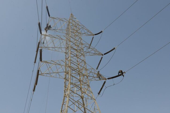 خطوط برق فشار قوی گیلان با برداشت غیرمجاز معدن در معرض تهدید است