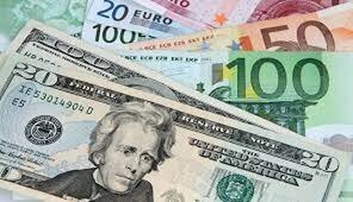 کاهش قیمت دلار و یورو در بازار توافقی امروز