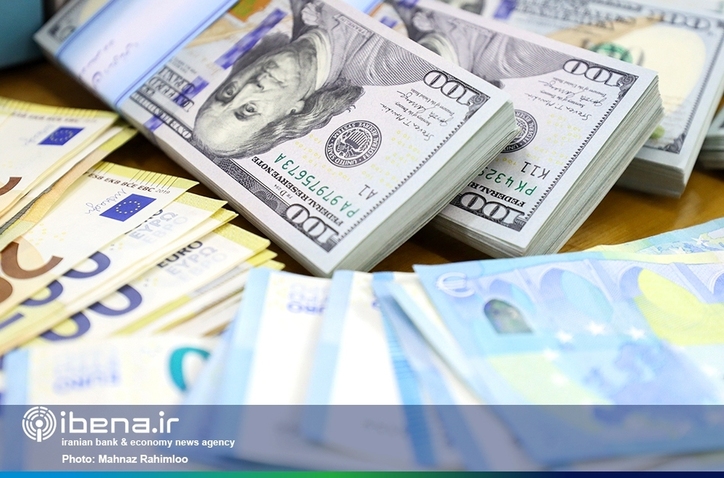 بازگشت ارز‌های صادراتی سرعت گرفت/ تزریق ۱۴ میلیارد دلار ارز پتروشیمی‌ها به «نیما»
