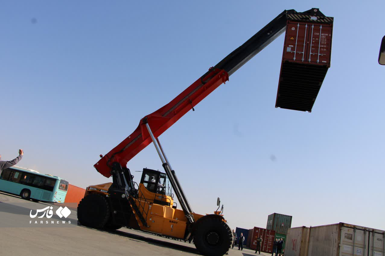 راه اندازی دستگاه &laquo;ریچ استاکر&raquo; در انبار&zwnj;های عمومی البرز استان قزوین