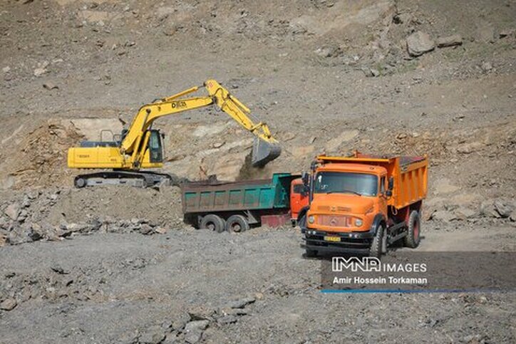 آلودگی آب‌های زیرزمینی با تخلیه پساب‌های سیانور معادن طلا