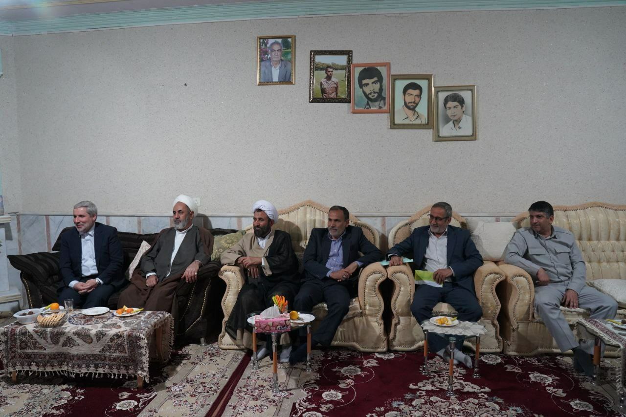 دیدار نوروزی مدیرعامل شرکت مس با مادر شهیدان کدخدایی و دو جانباز سرافراز در رفسنجان دیدار نوروزی مدیرعامل شرکت مس با مادر شهیدان کدخدایی و دو جانباز سرافراز در رفسنجان
