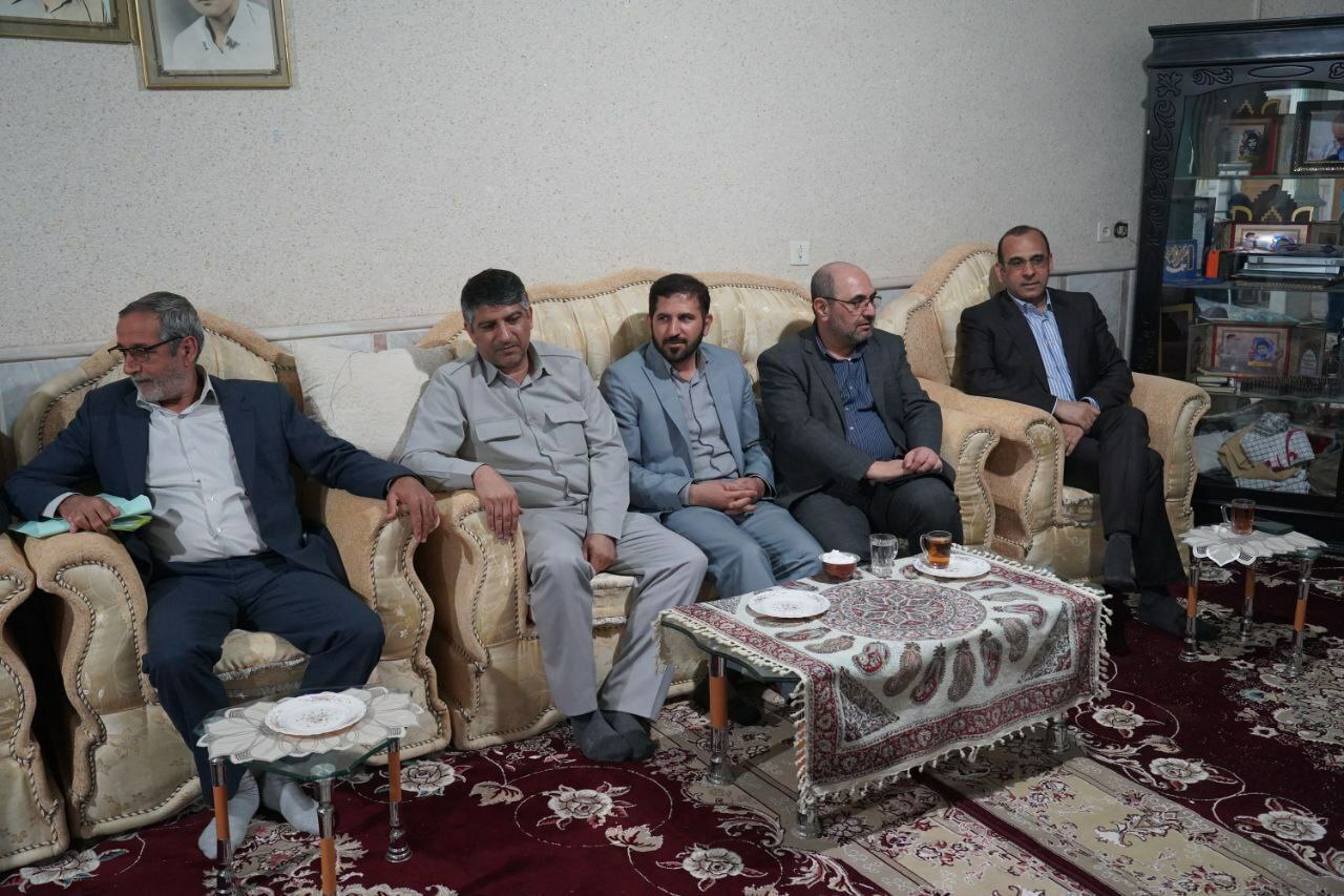 دیدار نوروزی مدیرعامل شرکت مس با مادر شهیدان کدخدایی و دو جانباز سرافراز در رفسنجان دیدار نوروزی مدیرعامل شرکت مس با مادر شهیدان کدخدایی و دو جانباز سرافراز در رفسنجان