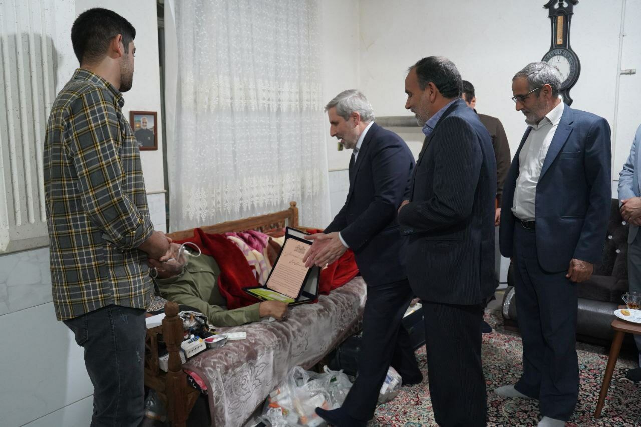 دیدار نوروزی مدیرعامل شرکت مس با مادر شهیدان کدخدایی و دو جانباز سرافراز در رفسنجان دیدار نوروزی مدیرعامل شرکت مس با مادر شهیدان کدخدایی و دو جانباز سرافراز در رفسنجان