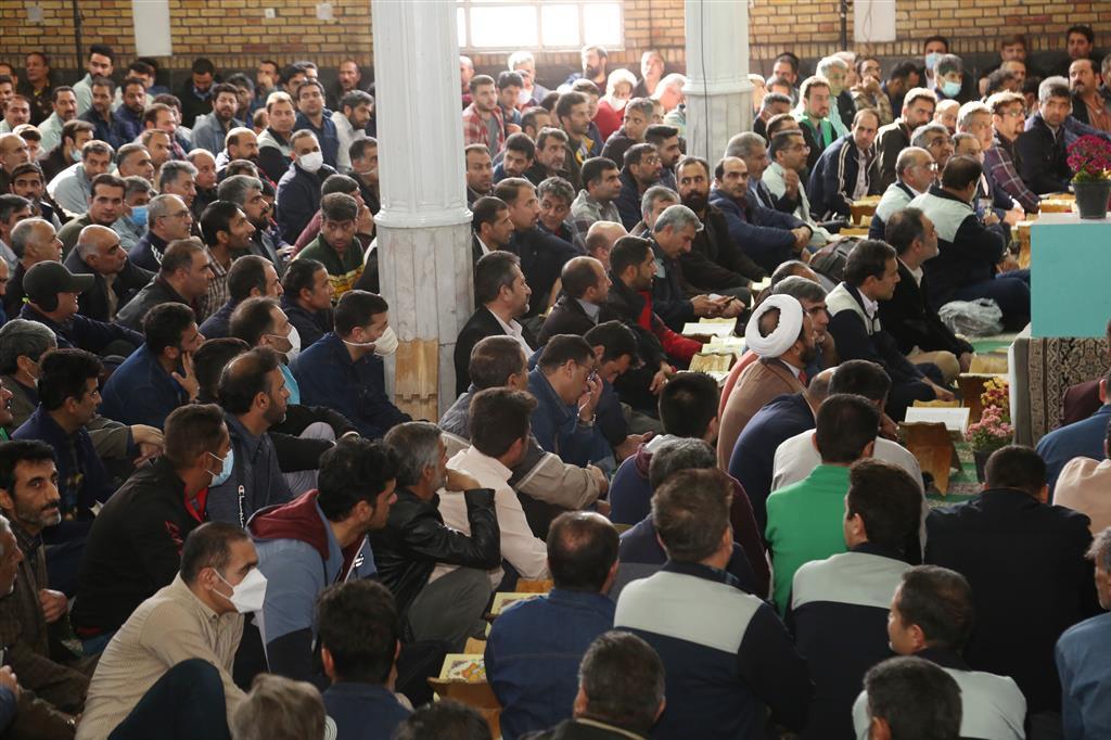 با خواندن و عمل به قرآن، معنویت و انرژی مسلمانان افزون میگردد با خواندن و عمل به قرآن، معنویت و انرژی مسلمانان افزون میگردد