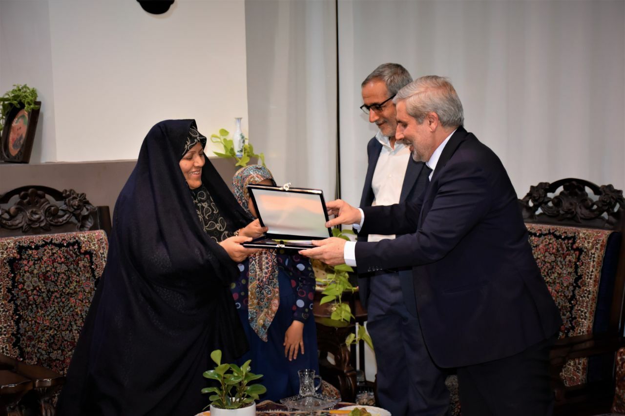 دیدار نوروزی مدیرعامل شرکت مس با خانواده شهید والامقام «مجید زینلی»، از شهدای صنعت مس دیدار نوروزی مدیرعامل شرکت مس با خانواده شهید والامقام «مجید زینلی»، از شهدای صنعت مس
