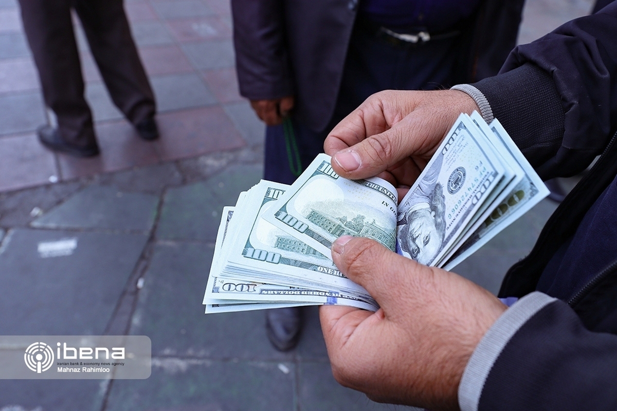 تیر دلالان ارز به سنگ خورد