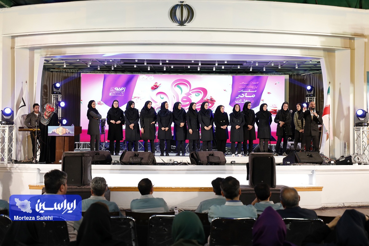 زنان در کار گروهی انعطاف پذیری بیشتری دارند زنان در کار گروهی انعطاف پذیری بیشتری دارند