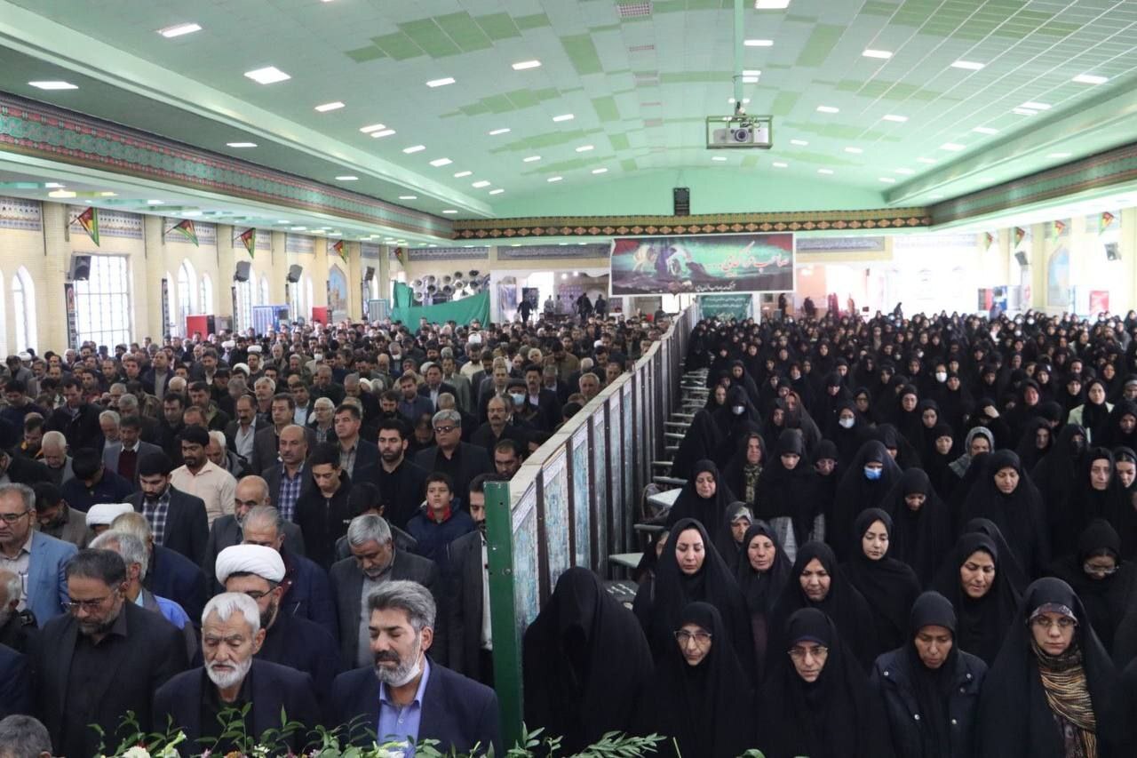 وداع باشکوه مردم سیرجان با شهید حسین علی‌بیگی