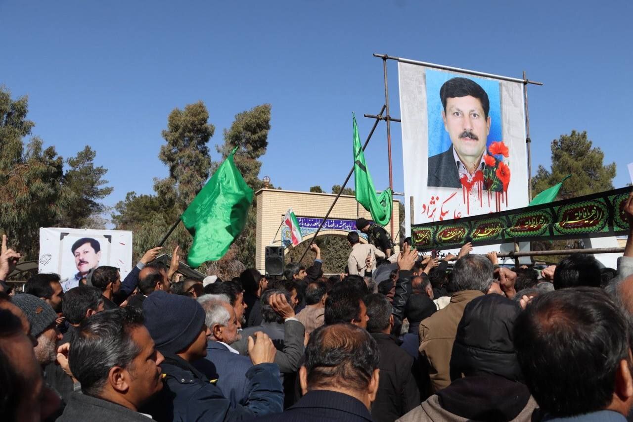 وداع باشکوه مردم سیرجان با شهید حسین علی‌بیگی