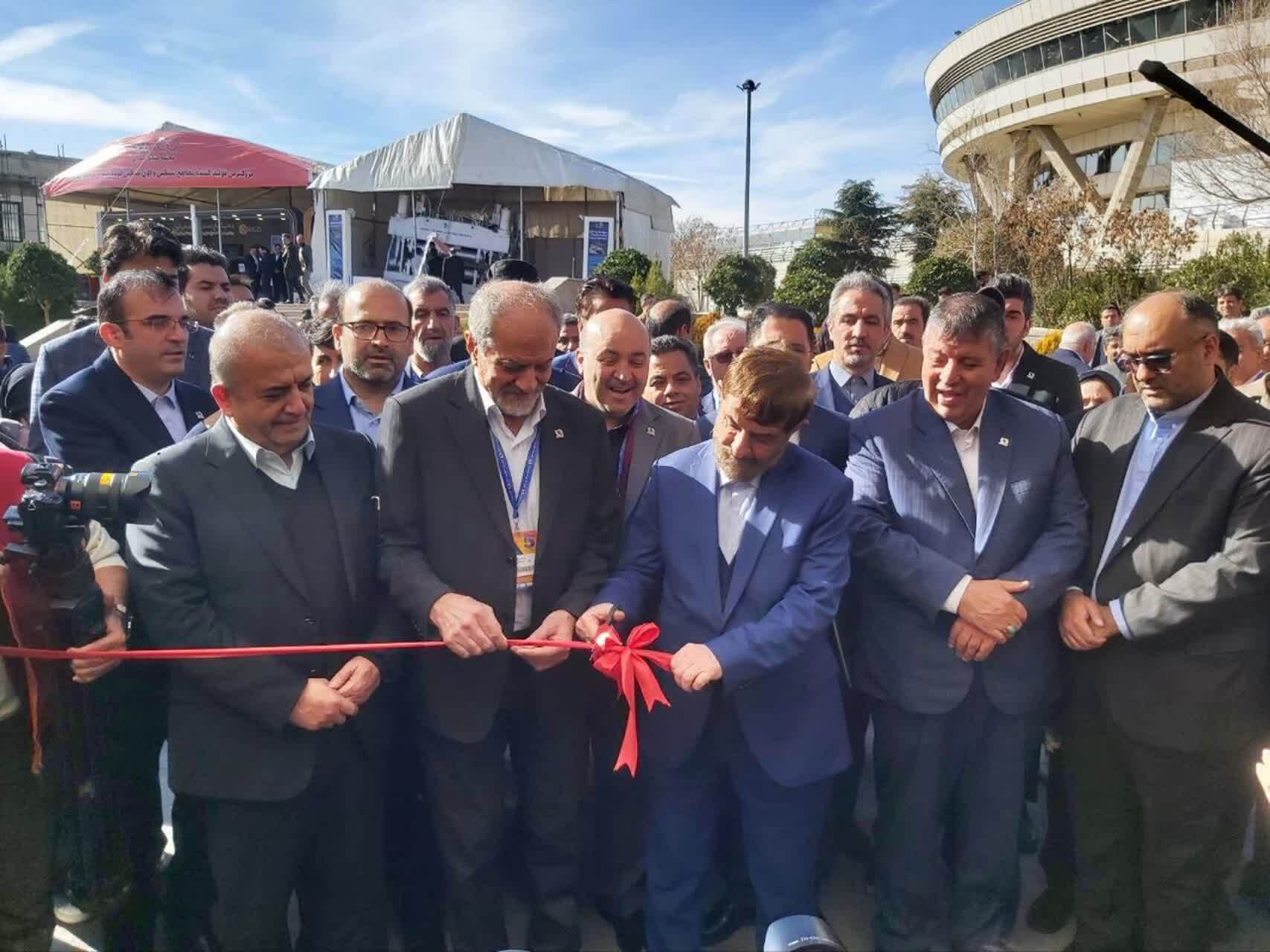 حضور فعال ذوب آهن اصفهان در پنجمین جشنواره و نمایشگاه ملی فولاد ایران حضور فعال ذوب آهن اصفهان در پنجمین جشنواره و نمایشگاه ملی فولاد ایران