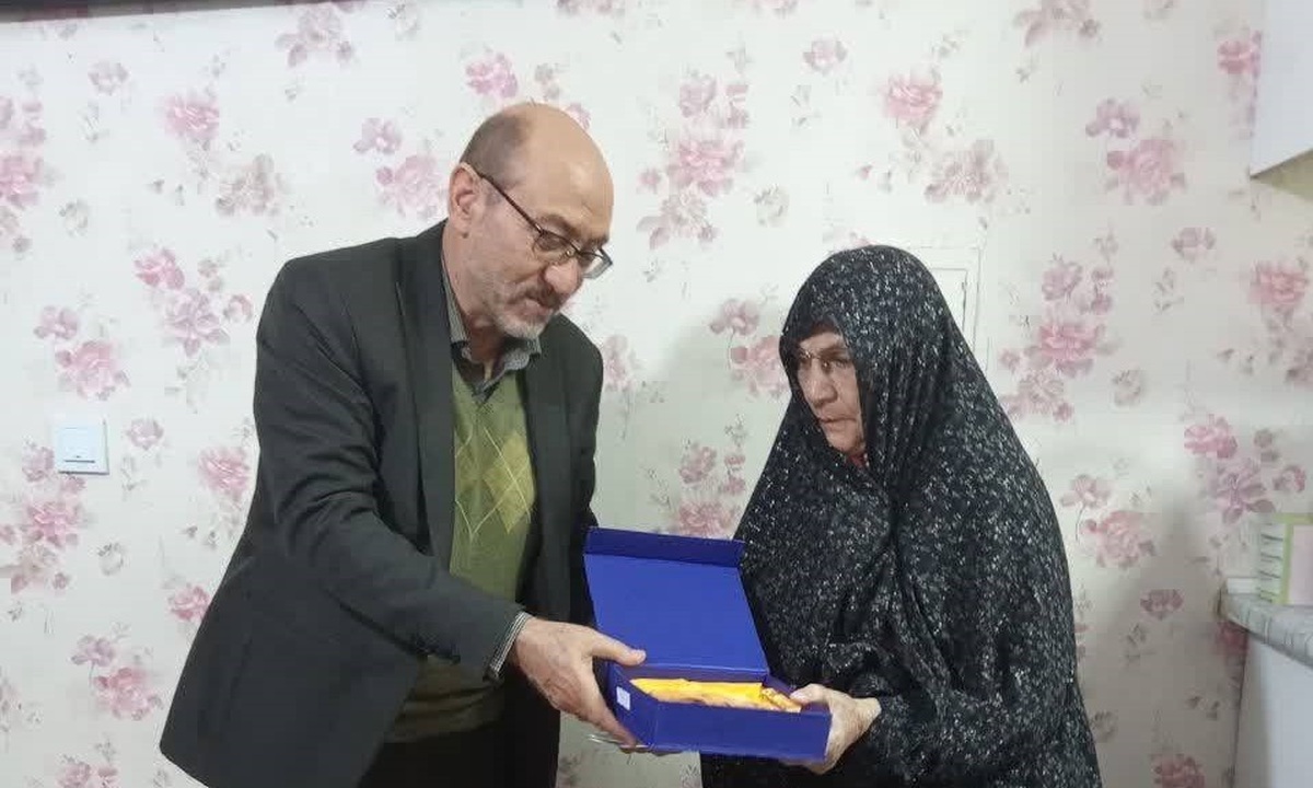 دیدار مشاور وزیر صمت با خانواده شهید والامقام حسین میرزایی