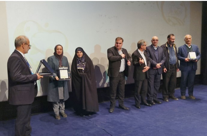 تجلیل از مسوول HSEE سازمان زمینشناسی و اکتشافات معدنی کشور در اختتامیه دومین جشنواره جایزه ملی تجلیل از مسوول HSEE سازمان زمینشناسی و اکتشافات معدنی کشور در اختتامیه دومین جشنواره جایزه ملی