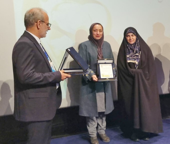 تجلیل از مسوول HSEE سازمان زمینشناسی و اکتشافات معدنی کشور در اختتامیه دومین جشنواره جایزه ملی تجلیل از مسوول HSEE سازمان زمینشناسی و اکتشافات معدنی کشور در اختتامیه دومین جشنواره جایزه ملی