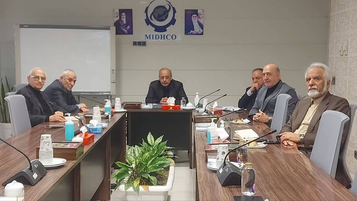 به طور همزمان در تهران، کرمان و اصفهان دویست و بیستمین جلسه تولید هلدینگ میدکو برگزار شد