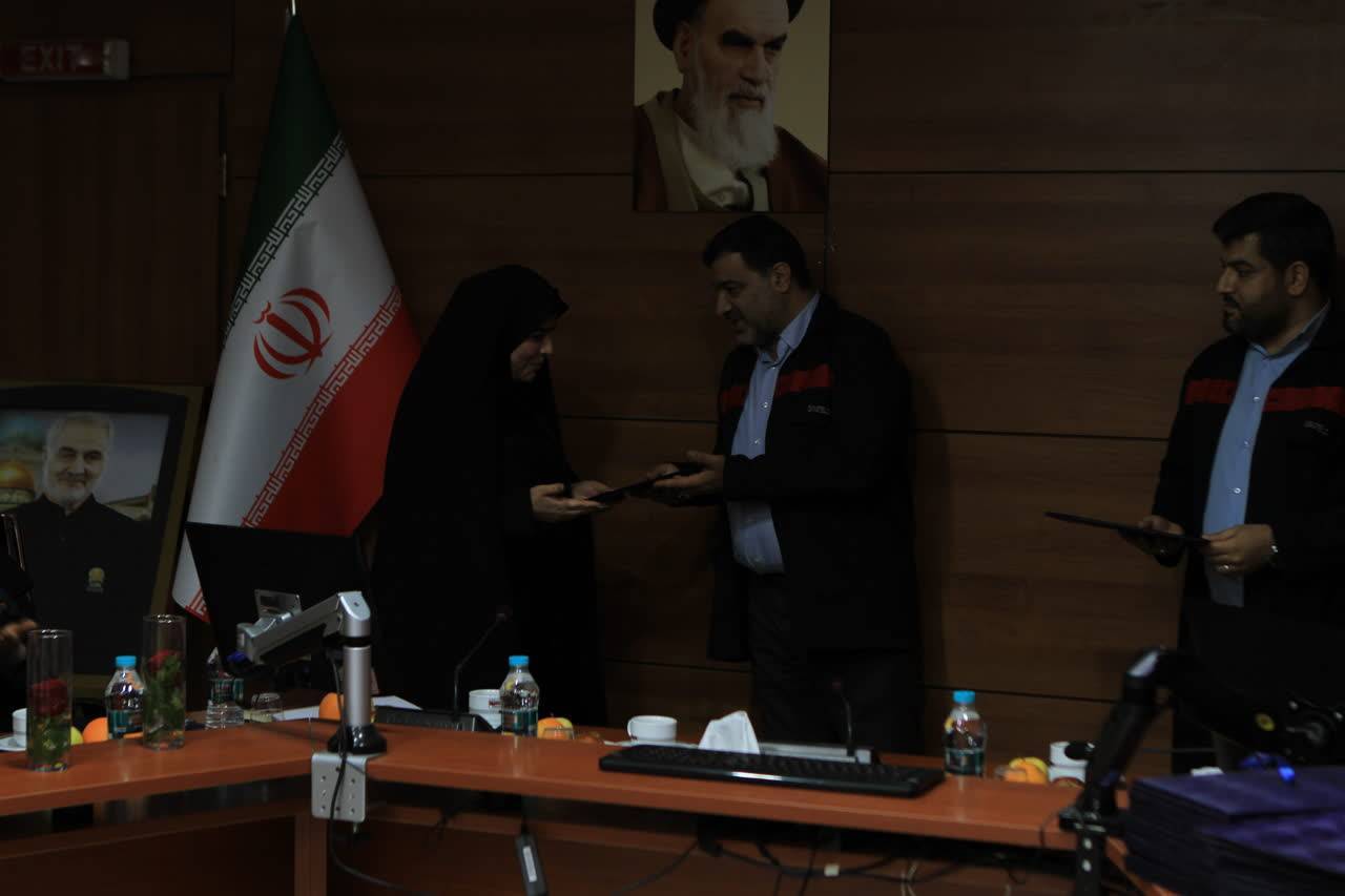 برگزاری مراسم گرامیداشت روز زن در فولاد اکسین خوزستان/ بانوان اکسینی تجلیل شدند