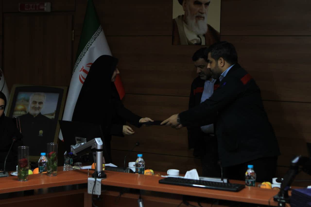 برگزاری مراسم گرامیداشت روز زن در فولاد اکسین خوزستان/ بانوان اکسینی تجلیل شدند