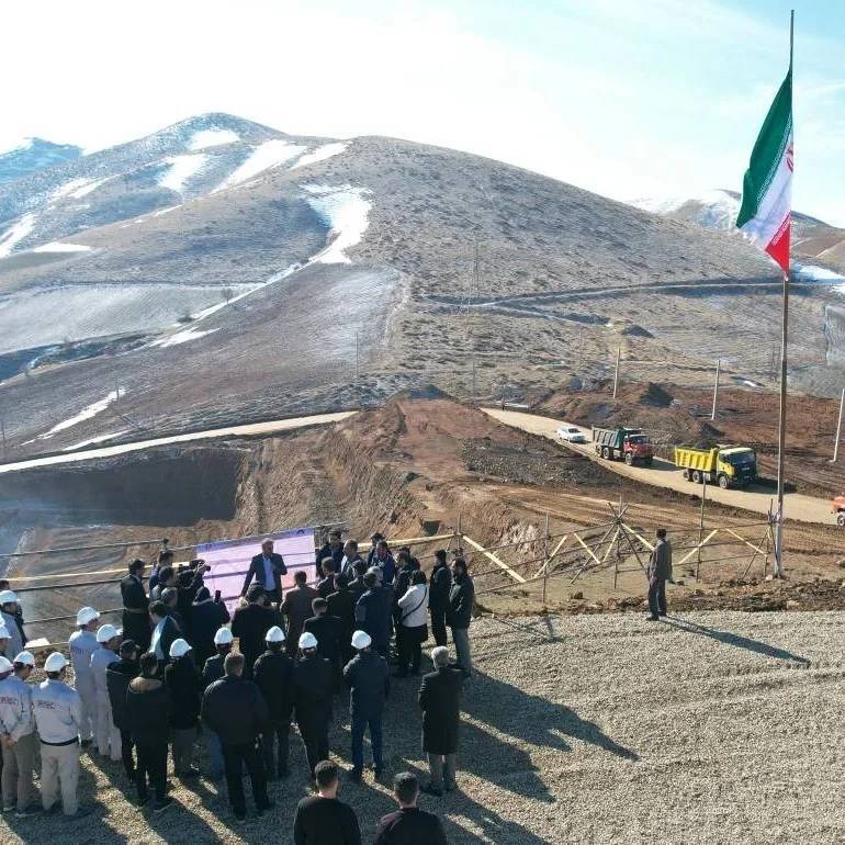 بازدید استاندار کردستان از روند احداث کارخانه استحصال طلای سقز بازدید استاندار کردستان از روند احداث کارخانه استحصال طلای سقز