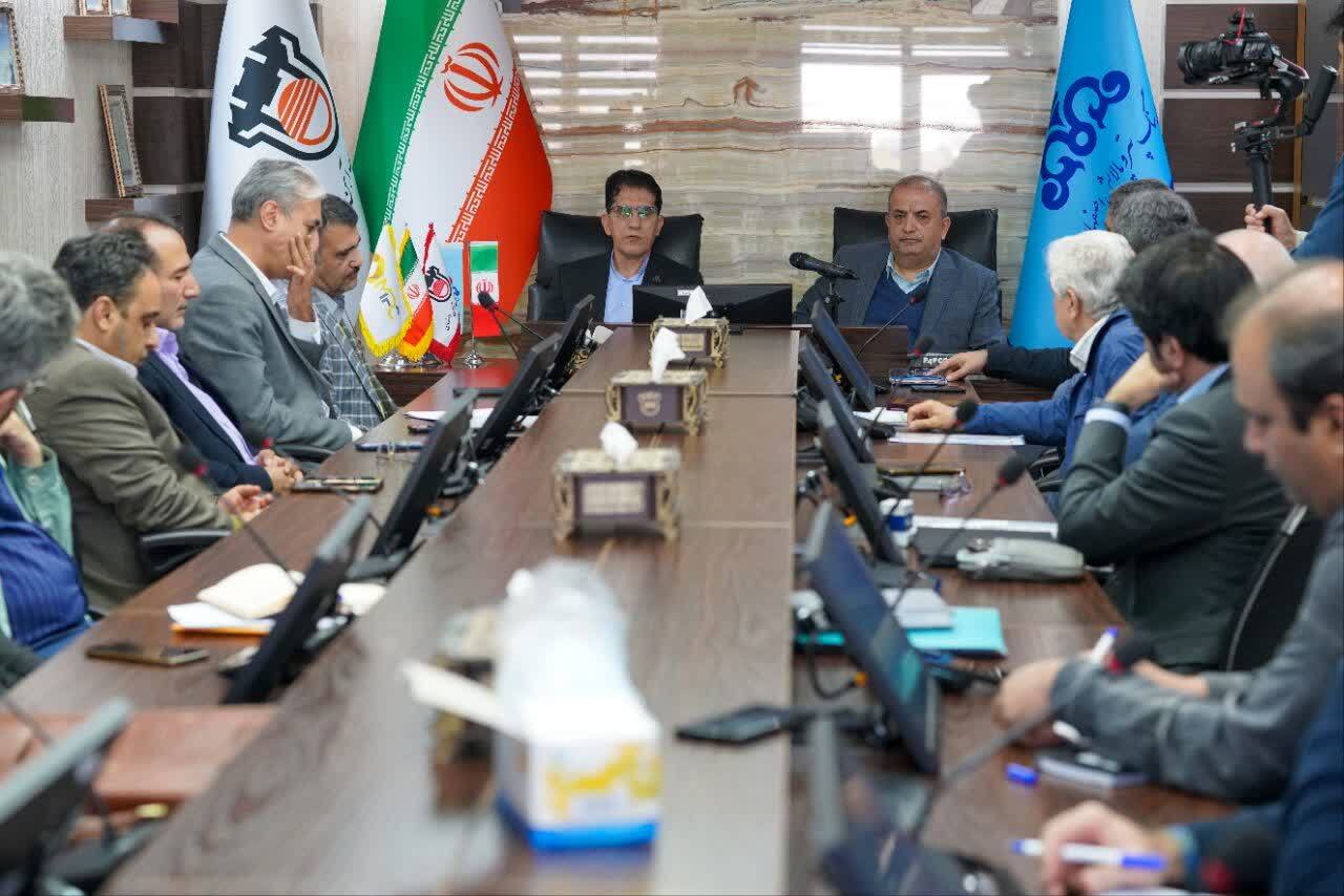 پالایشگاه اصفهان با ریل ذوب آهن به راهآهن سراسری کشور متصل میشود پالایشگاه اصفهان با ریل ذوب آهن به راهآهن سراسری کشور متصل میشود