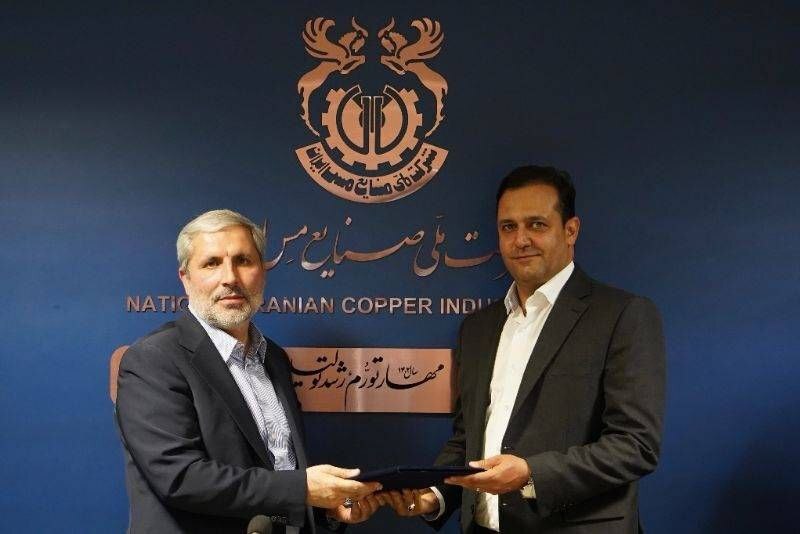 تجلیل دکتر رستمی از کارگران صنعت مس تجلیل دکتر رستمی از کارگران صنعت مس