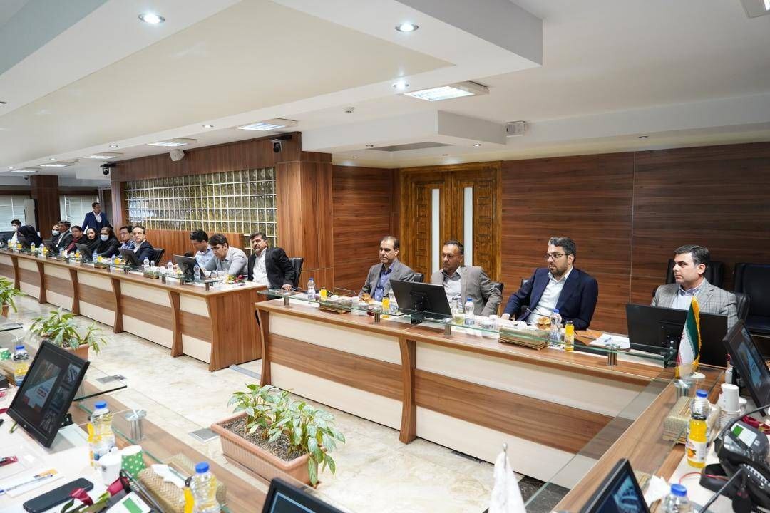 تجلیل دکتر رستمی از کارگران صنعت مس تجلیل دکتر رستمی از کارگران صنعت مس