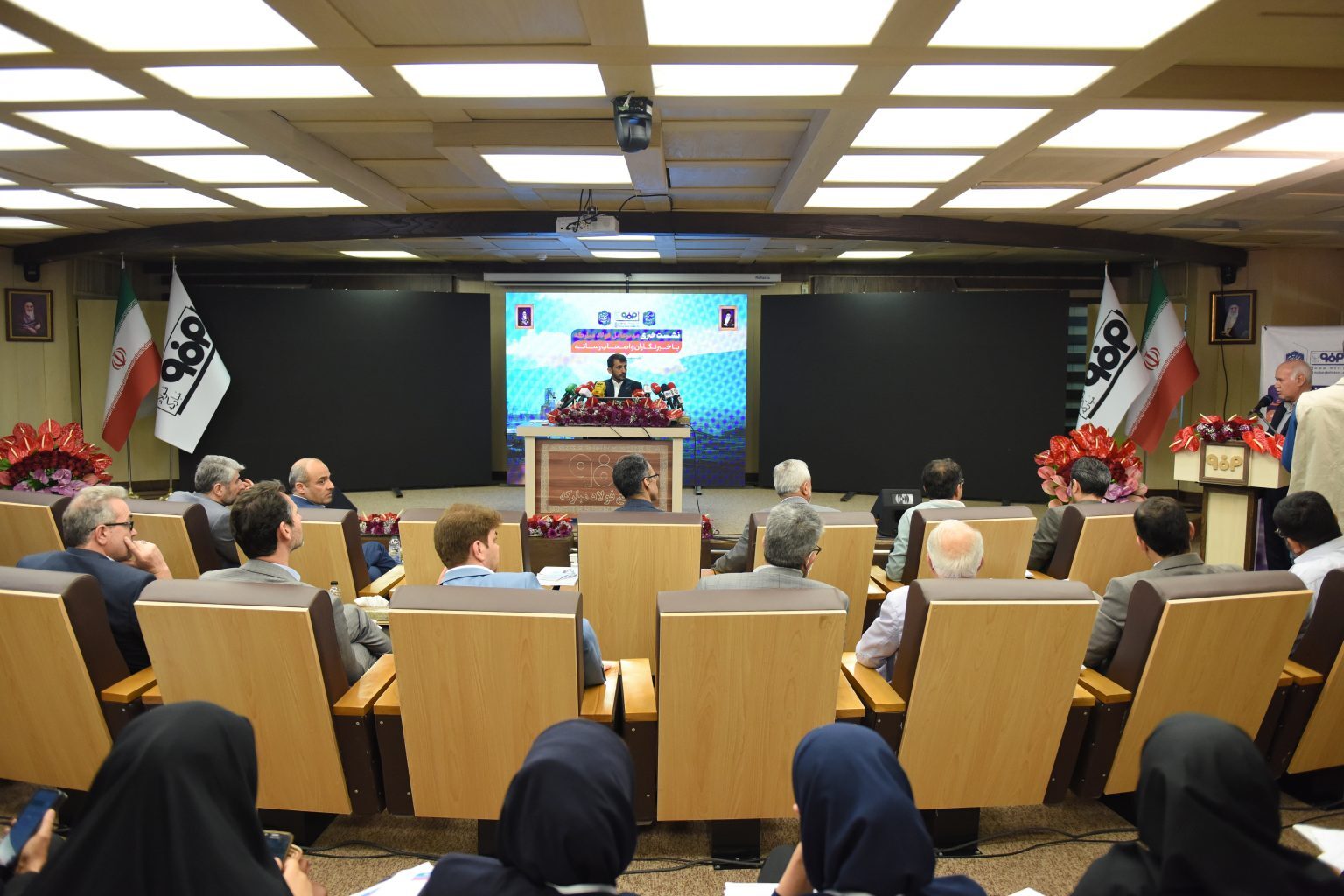 از سرمایه گذاری ۷۵ هزار میلیاردی برای انتقال آب به اصفهان تا کشف میدانهای گازبرای خودکفایی در تولید/ بهرهبرداری از فاز یک نیروگاه سیکل ترکیبی فولاد مبارکه در تیرماه امسال از سرمایه گذاری ۷۵ هزار میلیاردی برای انتقال آب به اصفهان تا کشف میدانهای گازبرای خودکفایی در تولید/ بهرهبرداری از فاز یک نیروگاه سیکل ترکیبی فولاد مبارکه در تیرماه امسال