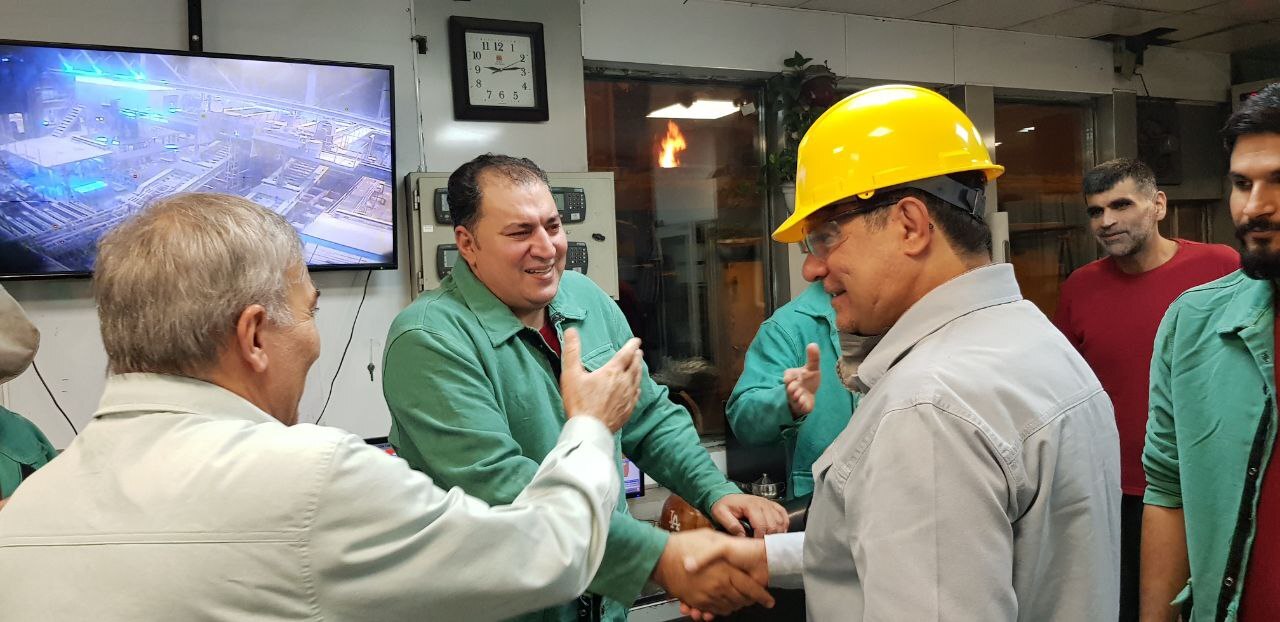 دیدار مسوولان فولاد خوزستان با کارگران بخش تولید