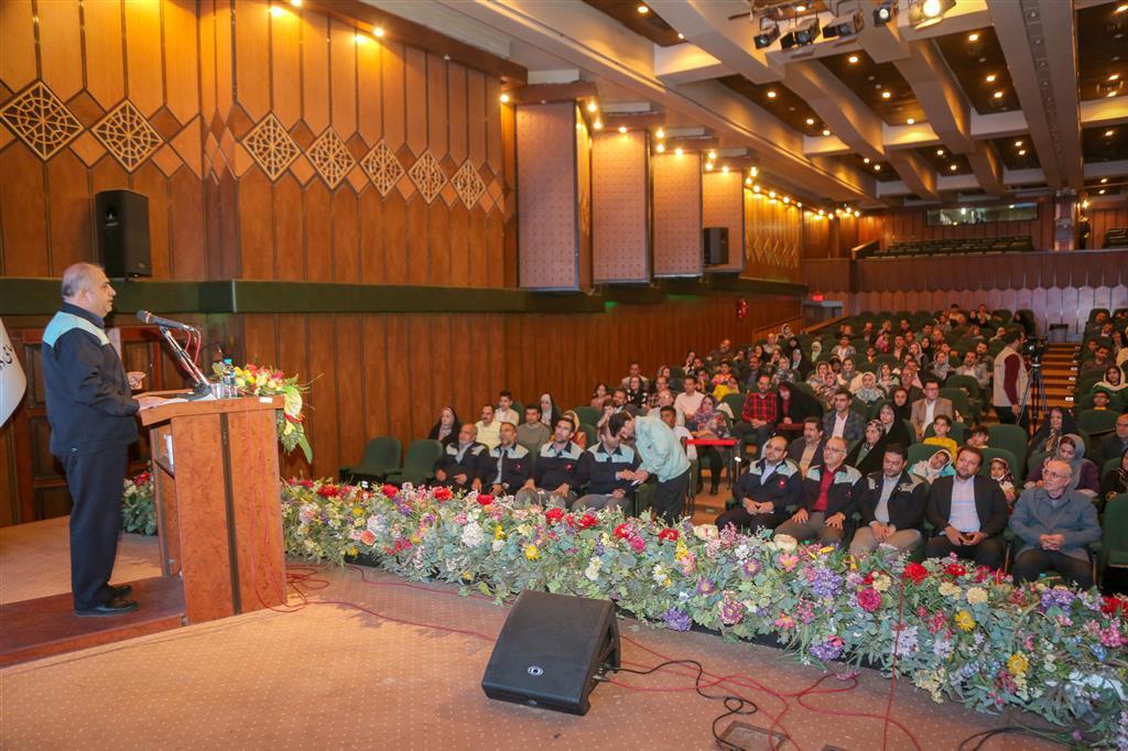 تجلیل از ۵۸ تلاشگر نمونه ذوب آهن اصفهان در حضور خانواده تجلیل از ۵۸ تلاشگر نمونه ذوب آهن اصفهان در حضور خانواده