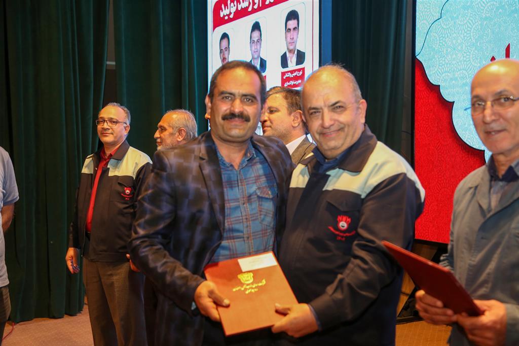 تجلیل از ۵۸ تلاشگر نمونه ذوب آهن اصفهان در حضور خانواده تجلیل از ۵۸ تلاشگر نمونه ذوب آهن اصفهان در حضور خانواده