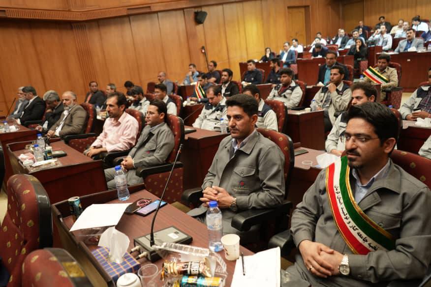 تجلیل از کارگران شرکت گهرزمین به عنوان منتخب استان و کشور تجلیل از کارگران شرکت گهرزمین به عنوان منتخب استان و کشور