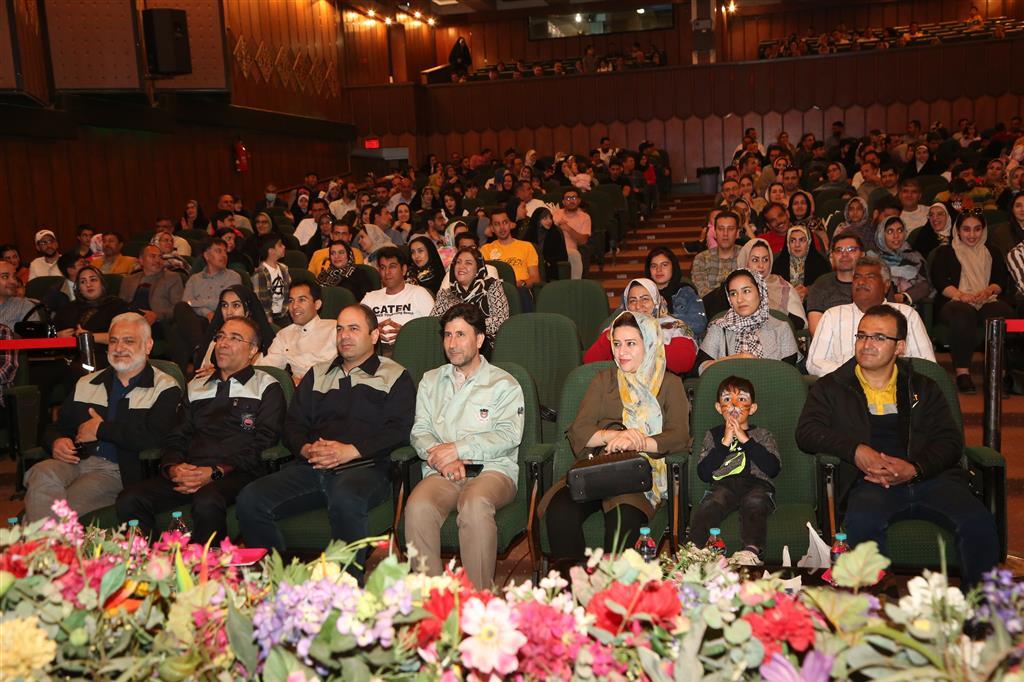 بازدید خانوادههای ذوب آهنی از خط تولید در راستای ایجاد نشاط و افزایش بهره وری بازدید خانوادههای ذوب آهنی از خط تولید در راستای ایجاد نشاط و افزایش بهره وری