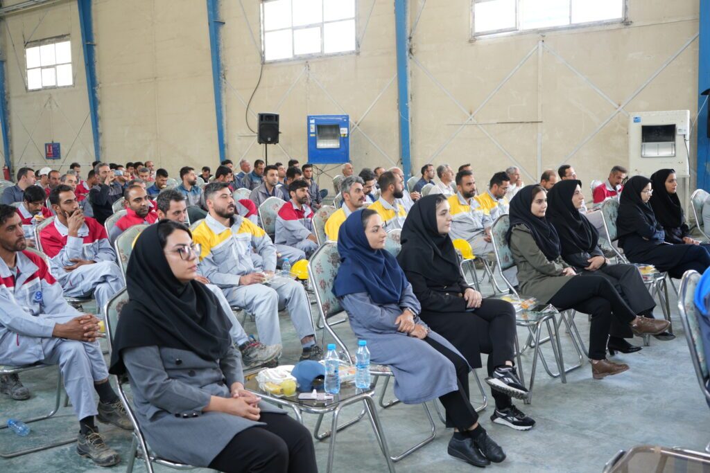 دیدار مدیرعامل تاصیکو با کارگران مجتمع تولیدی شرکت معدنی املاح ایران در گرمسار دیدار مدیرعامل تاصیکو با کارگران مجتمع تولیدی شرکت معدنی املاح ایران در گرمسار