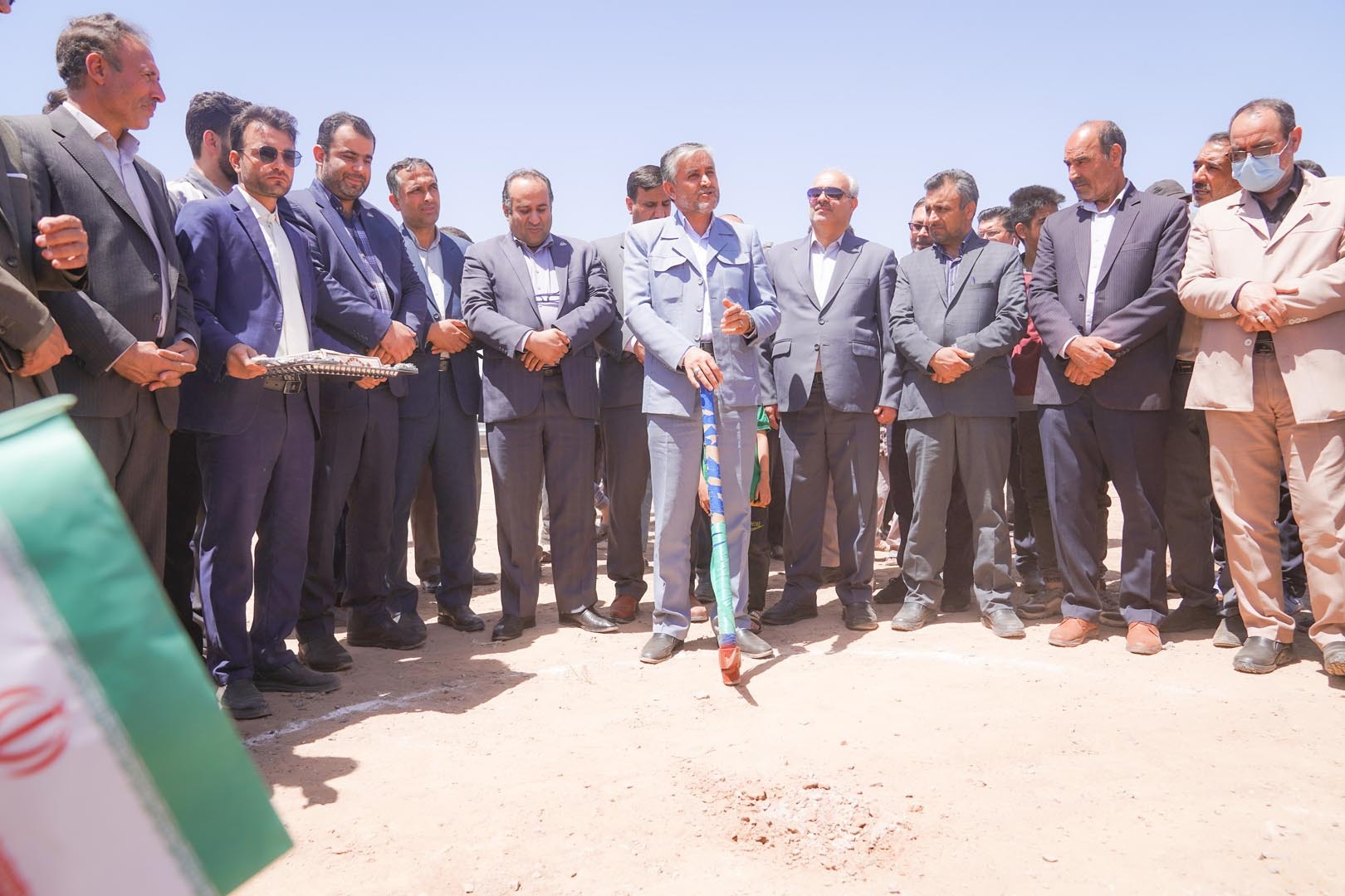 آئین کلنگ زنی مدرسه شش کلاسه سیمیدکو در روستای ابراهیمی خواف برگزار شد آئین کلنگ زنی مدرسه شش کلاسه سیمیدکو در روستای ابراهیمی خواف برگزار شد