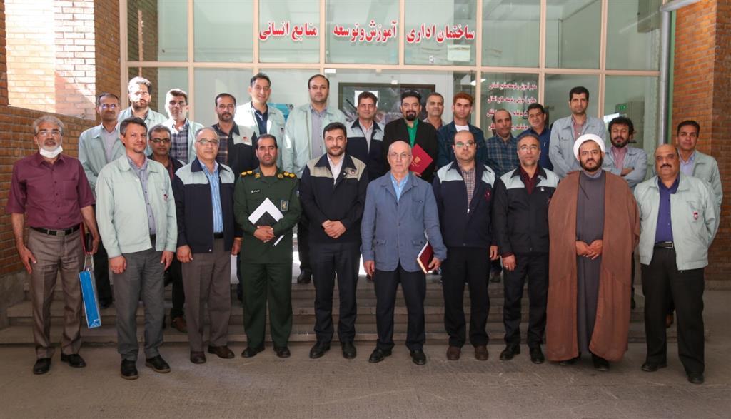 آیین گرامیداشت روز معلم در ذوب آهن اصفهان آیین گرامیداشت روز معلم در ذوب آهن اصفهان